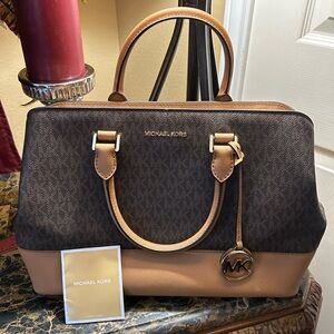 Michael Kors LG Signature Saffiano Leather Satchel Purse Handbag